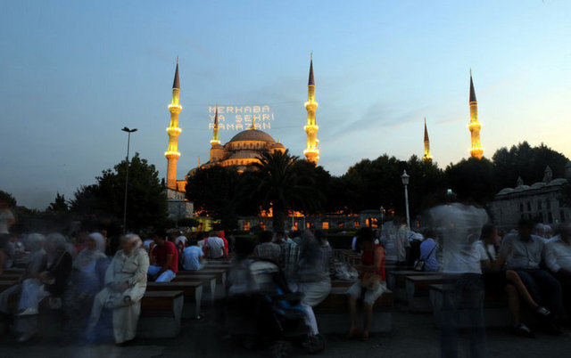 Ramazan'da caminin olduğu bölümde iftar açmanın keyfi ise bir başka