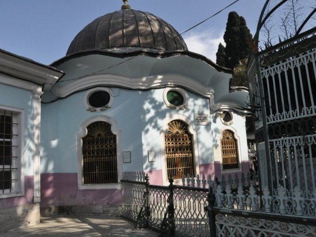 Sümbül Efendi birçok camide vaaz vermiş, Yavuz Sultan Selim'in yaptırdığı Yavuz Sultan Selim Camisi'nde 1523'te ilk vaazı vermiştir. Sümbül Efendi 78 yaşında, 1529 yılında ölmüş ve dergâhının haziresine gömülüp, üzerine türbesi yapılmıştır.  -