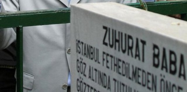 İstanbul kuşatması sırasında Bizanslılar su kuyularına zehir attılar.