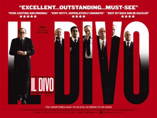 21-Il Divo (2008): Paolo Sorrentino'nun 'yeni jenerasyon'un arasından çıkıp 'spagetti biyografi' formülüyle çığır açtığı eseri, bu konuda 'iz'lerini bırakmak için çok beklemedi. İtalyan başbakanı Guilio Andreotti'nin 'büyük kulaklı' ve 'gözlüklü' haliyle üstlendiği 'hiciv' işlevinin ötesinde içinde bir 'politik' ülke sineması tabanı da gizli. Bu stilize ve kültürel opera estetiği de 2000'ler kuşağını etkilemiş durumda.