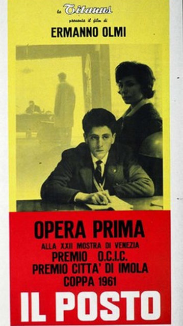 22-Il Posto (1961): Bir yeni yetmenin İtalya'nın 'politik suları'ndaki mücadelesi, burada "400 Darbe" etkili bir Antonioni temsili kıvamında sinemalaştırılıyor. Ermanno Olmi'nin modern sinema düşüncesini bünyesine transfer etmesiyle karşımıza çıkardıkları; ekonomik çöküşe ve iş hayatındaki hiyerarşiye 'aşağıdan bakan' bir düzen kuruyor. "Il Posto", bürokrasinin basamaklarını 'tek tek' çıkan bir karakterin, aniden bir şeyler yapmaya kalkışınca yaşadıklarını, gürültü ile sessizlik arasındaki 'diyalektik'i doğru çözen öznel bir sinema örneğine dönüştürüyor.