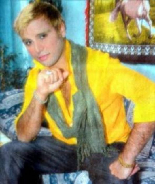 Çağla Şikel'le başrolü paylaştığı 'Cennet Mahallesi' dizisinin bir bölümünde gay şarkıcı olarak izleyici karşısına çıkan Alişan'ın başı o sahneler yüzünden epey ağrıdı.