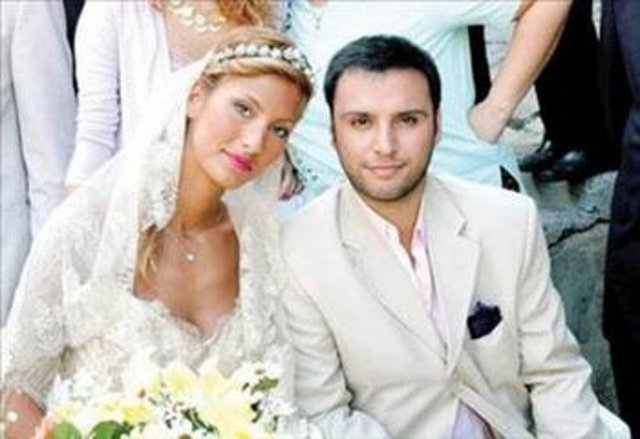 Alişan daha sonra da esprili bir açıklama yaparak "Bu gay rolünü unutturmam için esaslı bir sevişme sahnesi çekmem gerekecek sanırım. Ya da tecavüz sahnesi. Aksi halde bu rol benim peşimi bırakmayacak' dedi.