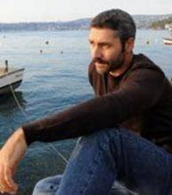 Gümüşhane'de yaşayan 34 yaşındaki bir kadın geride "Bu adam çok kötü, onu vuracağım" notunu bırakarak evden kaçtı. Ancak jandarma genç kadını Şebinkarasihar'da yakaladı. Çantasında kuru sıkı tabanca bulundu.