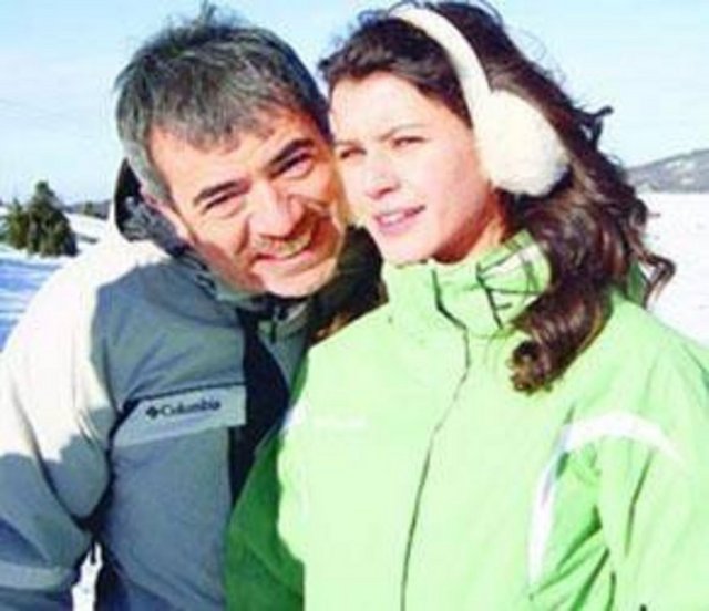 Yöntem bir keresinde eline "Karın seni aldatıyor" yazan bir not tutuşturulduğumu bile anlatmıştı.