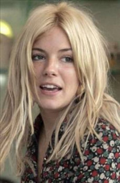 Miller olayın ardından "Sakarlık yaptım ve tam aksi yöne koşmam gerekirken çekim sırasında patlamanın gerçekleştiği yere doğru koştum. Göğsümde çok küçük bir yanık oluştu. Biraz da korktum' diye konuştu. -  -