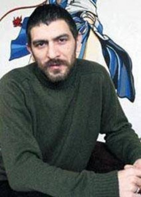 Aktör Ayhan Eroğlu da Gazi adlı dizide canlandırdığı karakter yüzünden zor anlar yaşadı. Dizide PKK üyesini canlandıran Eroğlu, bir gün başına gelenleri şöyle anlatmıştı;