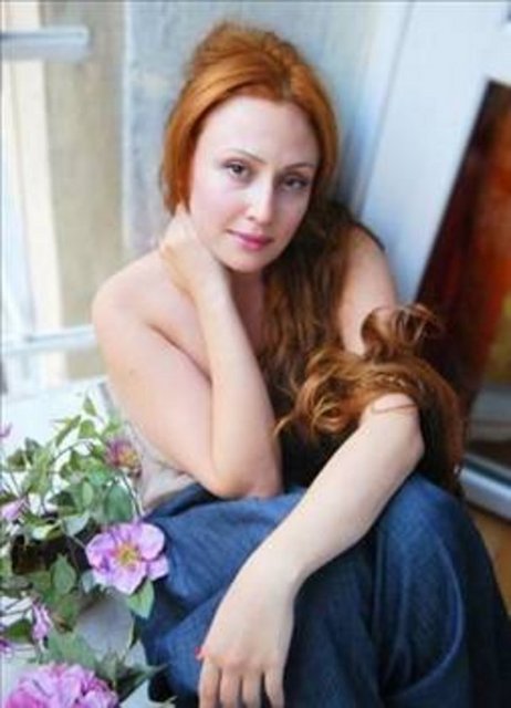 Geçen yıl ekranlara veda eden Elveda Rumeli dizisinin oyuncularından Gülçin Şantırcıoğlu, oğlu rolündeki Gürkan Yusufovski'yi taşımak yüzünden hastanelik olmuştu.