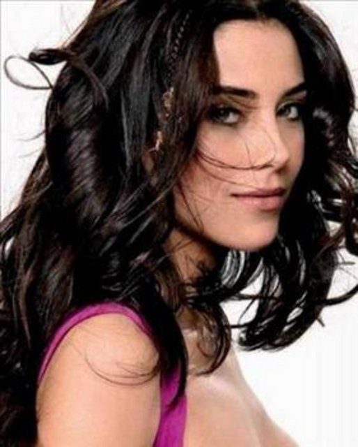 Canlandırdığı Eyşan karakterini "hem zor, hem çok zevkli" diyerek tanımlayan Dere, bu rol yüzünden psikiyatra gitmek zorunda kalmış.