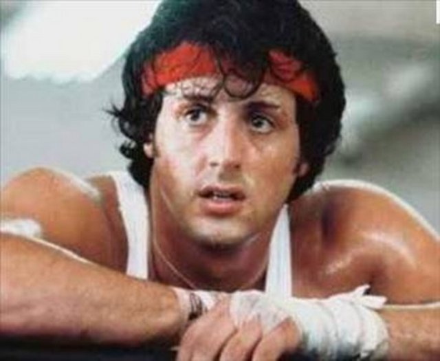 ''Rocky'' ve ''Rambo'' serilerinin ünlü oyuncusu Sylvester Stallone, genellikle oynadığı zor sahnelerde dublör kullanmıyor. Ama bazen bunun bedelini de ağır ödüyor.