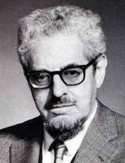 Jerome Irving Rodale bir oyun yazarı, editör, yazar ve yayıncıydı. 1971 yılında 73 yaşındayken katıldığı bir televizyon programı sırasında horlama sesine benzer bir ses çıkararak yere düştü. Olay tam da kendisiyle yapılan röportaj bittiği ve Rodale henüz sahneden ayrılmadan önce meydana geldi. -  -