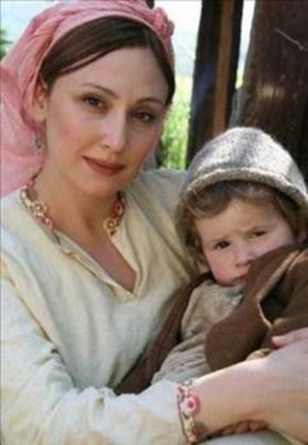 Şantırcıoğlu daha sonra bu yüzden fizik tedavi gördü. Dizi başladığında 1 yaşında olan Yusufovski, ilerleyen bölümlerde 2 buçuk yaşına geldiğinde ağırlığı 20 kiloyu geçmişti.