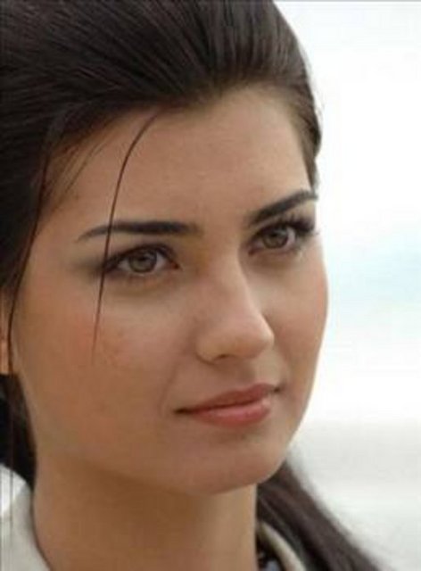 Güzel yıldız Tuba Büyüküstün, Gönülçelen dizisinin setinde kaza geçirdi.