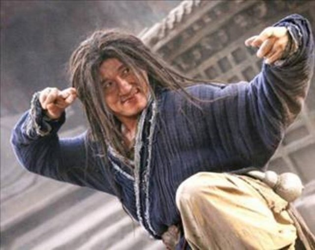 Aksiyon filmlerinin yıldızı Jackie Chan o kadar çok set kazası geçirdi ki oturup yazsa bir kitabı doldurabilir.
