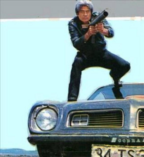 Yeşilçam'ın aksiyon yıldızı Cüneyt Arkın da oynadığı hareketli filmlerin acısını yıllar sonra çekti.