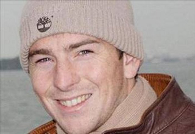 Eski bir jimnastikçi olan 25 yaşındaki Holmes, Harry Potter And The Deathly Hallows'un setinde korkunç bir kaza yaşandı. Harry Potter'ı canlandıran Daniel Radcliffe'in dublörü David Holmes, omuriliğinden ciddi şekilde yaralandı. kaza meydana geldiği sırada bir patlamanın da yer aldığı bir uçuş sahnesini prova ediyordu. Ancak genç dublör beklenmedik şekilde düşerek sakatlandı. Kaza sonrasında bilinci yerinde olan Holmes'un hemen çevresini saran film ekibine 'Bacaklarımı hissetmiyorum' dediği belirtiliyor.