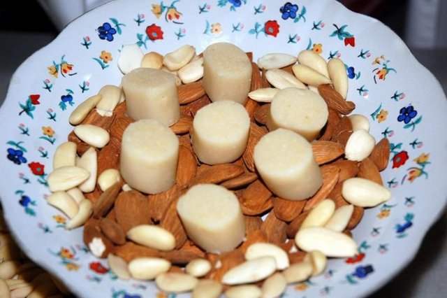 Edirne: Badem ezmesi