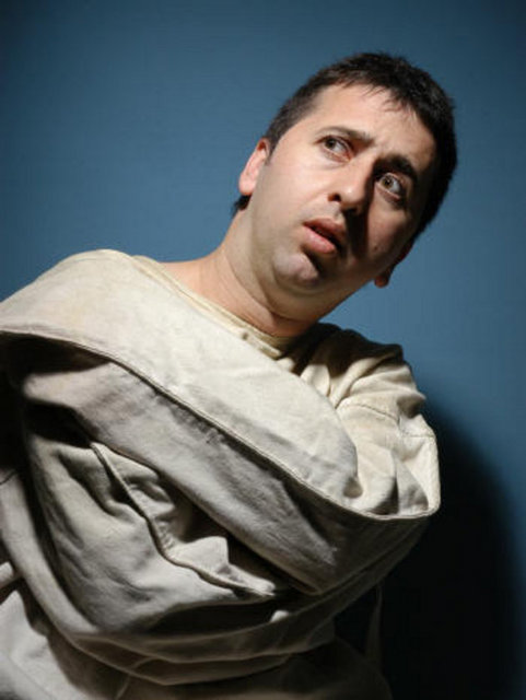 29 Temmuz Pazar, İstanbul Metin Zakoğlu Cafe Theatre'da; saat 21.15'te, "Bir Delinin Hatıra Defteri". Giriş: 45, 17 TL. Tel: (216 467 33 32)