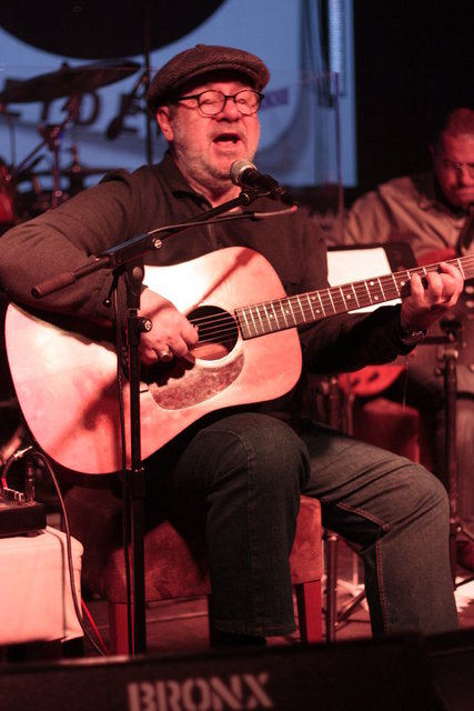 29 Temmuz Pazar, İzmir Sığacık Kaleiçi'nde; saat 22.30'da, Bülent Ortaçgil. Giriş: 34 TL. Tel: (216 556 98 00)