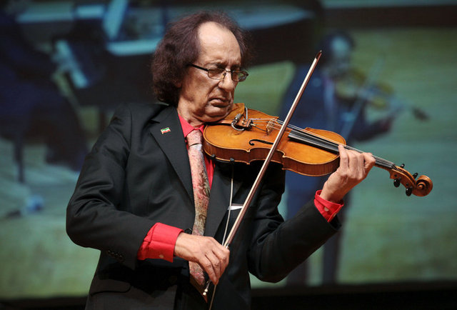 27 Temmuz Cuma, Balıkesir Ayvalık Amfiteatr'da; saat 22.00'de, Farid Farjad. Giriş: 56, 34 TL. Tel: (216 556 98 00)