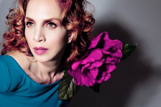 28 Temmuz Cumartesi, Muğla Yalıkavak Palmarina Amfi Tiyatro'da; saat 21.15'te, Sertab Erener. Giriş: 137, 83 TL. Tel: (216 556 98 00) -