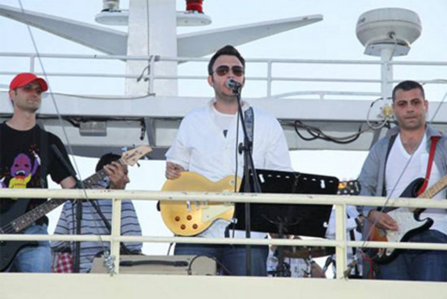 27 Temmuz Cuma, Mayotte'de; saat 21.30'da, Broadband. Giriş: 18 TL. Tel: (212 243 24 40)