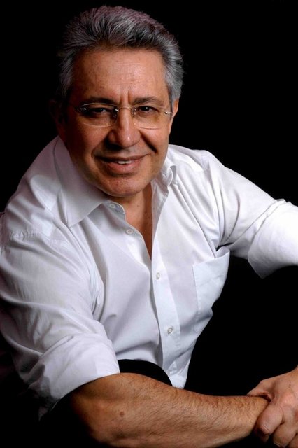 28 Temmuz Cumartesi, İzmir Çeşme Açıkhava Tiyatrosu'nda; saat 21.30'da, Zülfü Livaneli. Giriş: 100, 56 TL. Tel: (216 556 98 00)