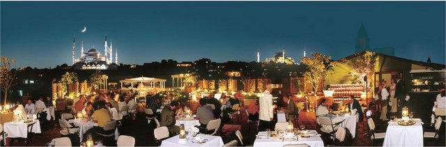 Armada Otel / Sultanahmet Tel: (212 455 44 55)  - Armada Otel, bu yıl Ramazan ayı için misafirlerine iki farklı mekân sunuyor; Armada Teras ve Armada Gezi Teknesi. Armada Teras'ta ud müzikleri eşliğinde özel iftar mönüsünü tercih edebilir veya bu zengin mönüyü Armada Gezi Teknesi'nde yemeyi seçebilirsiniz. Çorba seçenekleri, sıcak ve soğuk iftarlıklar ile birlikte Ramazan'a yakışır ana yemekler ve tatlılarla mönü oldukça zengin. Teknede, yemeğiniz süresince gezeceğiniz rotayı siz belirliyorsunuz. Ayrıca her iftar masasında yer alan tatlılar ve meyveler ile herkesin kendi çayını rahatça alıp içebileceği özel semaverler otelin misafirlerine ikramı.