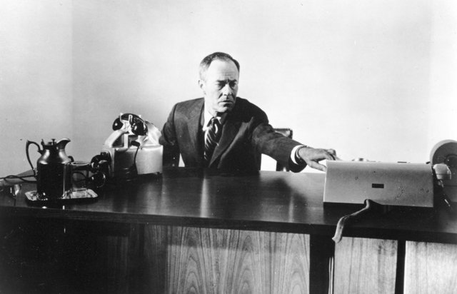 10-Fail-Safe (1964): Soğuk Savaş'ın orta yerinde nükleer kıyım ve atom bombası korkularını ABD'ye çeviren bir 'hedef' hatasının adresi. Sidney Lumet'in gözünden hiciv yüklü bir politik-dram. Dingin, soğukkanlı ama sert...