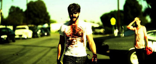 9-Arıza Aşk (Bellflower) (2011): Burnumuza 'yanık kokusu'nu ulaştırırken, buradan yitik bir ilişki filmi çıkaran Evan Glodell'ın çarpıcı ilk filmi. "Arıza Aşk", 'Mad Max'in mimarisi ile John Hughes'ün diyalog düşüncesini iç içe geçiren, özgün yaklaşımlı bir esere dönüşüyor. Renk ve ışık kullanımıyla akıllarda kalan bir sinema dili sunmakta sıkıntı çekmiyor.