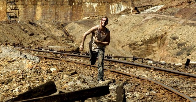 7-3. Gün (Tres Días / Before the fall) (2008): Kıyamet yaklaşırken birbirini yiyip bitirmenin İspanyolcası. F. Javier Gutierrez'in ilk filmi, sapsarı doku, çarpık açılar, teleobjektifler, bakış açısı kamerası ve röntgenci kamera ile yükselen 'sıkışmışlık' paranoyasıyla ilgili bir eser. Buradan ilerlerken 1.85:1'de yüksek sonuçlar almayı, kimi zaman metafiziksel olduğu düşünülen öğelerle de yakın ölçekli mercekleri 'gerilim'le ve 'atmosfer'le doldurmayı beceriyor. Meteorun çarpmasına üç gün kala 'fazla ısınmanın karaktersel karşılıkları' meselesinin eşliğinde...