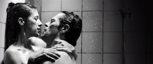 1-Deccal (Antichrist) (2009): Trier'nin 'kıyamet öncesi' sürece bakışını anti-Hıristiyan bir görüşle ve sert bir üslupla yoğuran son üçlemesinin ilk başyapıtı. Üç bölüm ve görsel üslupla yol alan, kötülüklerin yarattığı 'tersine bir dünya' portresinin ya da 'son'a götürme jimnastiğinin adresi. 'Dogma manifestosu'na kattığı stilize dokuyla eşsiz bir sinema şöleni kıvamında...