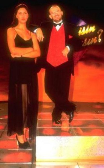 2000 yılında Kaş'ın Kalkan beldesinden dönerken geçirdiği trafik kazasında öldü. Kaya 35 yaşındaydı.