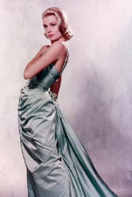 ARABAYI KIZI KULLANIYORDU - Grace Kelly Hollywood'un en zarif ve güzel yıldızlarından biriydi. -