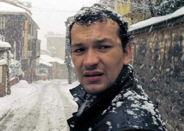 CANNES'DA KAZANDIĞI ÖDÜLÜ BİLE GÖREMEDİ - Ünlü yönetmen Nuri Bilge Ceylan'ın yeğeni olan Mehmet Ali Toprak, onun ödüllü filmlerinde de oynamıştı. -