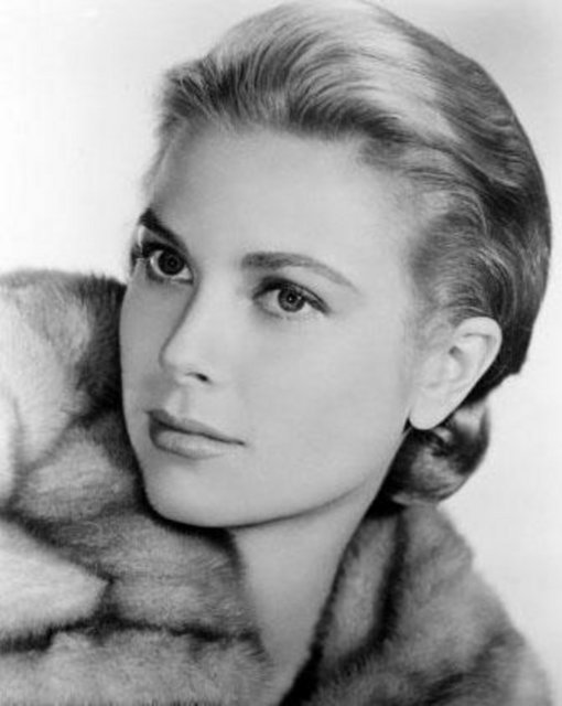 Monaco Prensi Ranier'nin kalbini çaldı ve bu küçük ülkenin prensesi oldu.