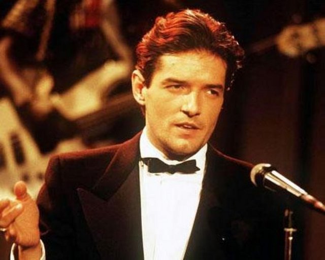 6 Şubat 1998'de 41 yaşındayken geçirdiği trafik kazasında öldü.