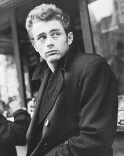 HIZLI YAŞADI GENÇ ÖLDÜ, EFSANE OLDU - James Dean, tam da bu söylemin hakkını verircesine hızlı yaşadı, genç öldü. -