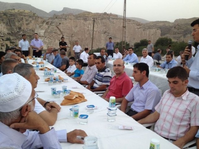 "Hasankeyf'te o eşsiz manzarada huşu ve huzur içinde iftarı beklerken.. "