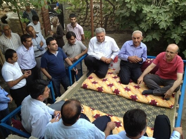 "Geceleyin sıcak havalarda avludaki veya damdaki tahtlarda yatma imkanı da var. Sohbet koyu idi.."