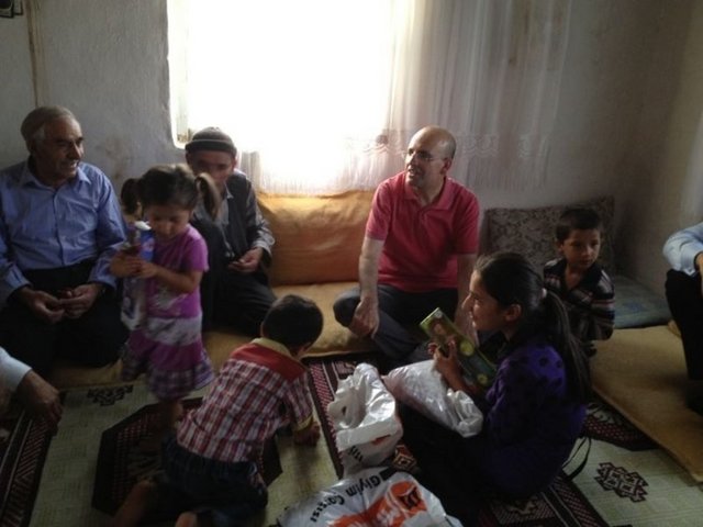 "Hasankeyf kalesinin hemen yanında misafir olduğumuz ev halkı bize sıcak ilgi gösterdi"