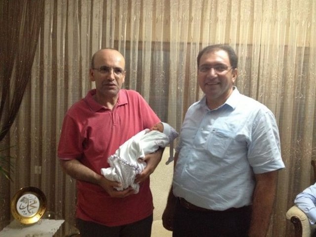 "Ak Parti il başkanımız Sn Murat Güneştekin'in cocuğu henüz 20 günlük.. Allah analı babalı büyütsün.. "