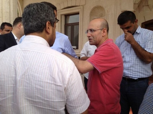 "Cami çıkışı kapı önü sohbetlerinden; hoşlandığım anlardandır"