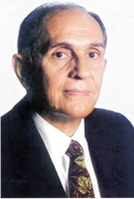 Kadeniz Ereğli'de kurulu Erdemir, Türkiye'nin ilk yassı çelik üretim tesisi olarak 1965'te faaliyete geçti.  Erdemir'in yapımı aslında 1944'te planlandı. İkinci Dünya Savaşı'nın ardından ABD'den yardım istendi. Türkiye'ye inceleme yapmaya gelen ABD'li uzman heyeti Erdemir'in inşasına karşı çıktığı gibi Karabük Demir Çelik'in de kapatılması yönünde rapor düzenledi. Raporda, "Türkiye hammadde ve tarım ürünleri ihracatçısı işlevi üstlenmeli" denildi. -  - ABD 15 yıl sonra değişen konjonktür nedeniyle kredi ve teknik destek vermeyi kabul etti. Erdemir'in iki yüksek fırınından biri olan Ayşe, 1970'te sık sık arızalanmaya başladı. ABD'li uzmanlar bakıma alınmasını gerektiğini bildirdi. Dikkate alınmadılar. 1971'e gelindiğinde ise 12 Mart Muhtırası yayınlandı. Bir ay sonra Ayşe delindi. İçindeki 2 bin derece sıcaklıktaki demir cevheri 10 derecelik havayla karışınca patlama oldu. Sabotaj iddiası ortaya atıldı. Ereğli'de sıkıyönetim ilan edildi. Yapılan incelemede de arıza olduğu sonucuna varıldı.