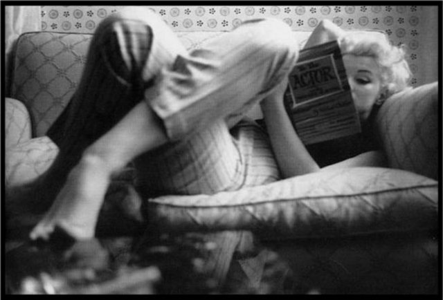 1950'de menajeri Johnny Hyde iki estetik ameliyatının masrafını karşıladı. Biri burun estetiği diğeri ise çene.