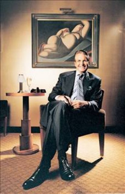 Aktör üvey annesiyle ilişkisinin babası George Spike Hamilton'ın ölümünden sonra kendisi daha olgun bir yaştayken yeniden alevlendiğini de sözlerine ekledi.