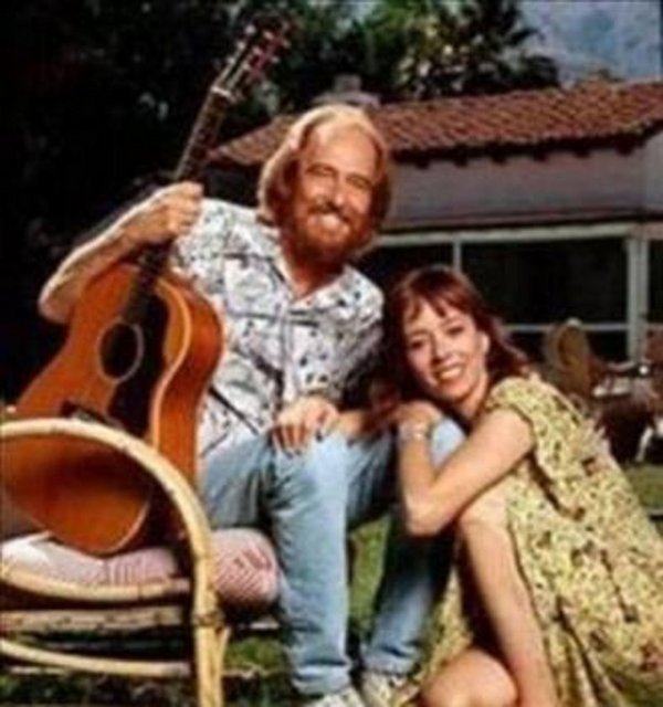 10 YIL BABAMLA İLİŞKİ YAŞADIM -  - Bir dönemin çocuk yıldızlarından, gençlik yıllarına ait sırrı açıkladı ve herkesi şoke etti. Mackenzie Phillips, öz babası pop yıldızı John Phillips ile ilişki yaşadığını itiraf etti.