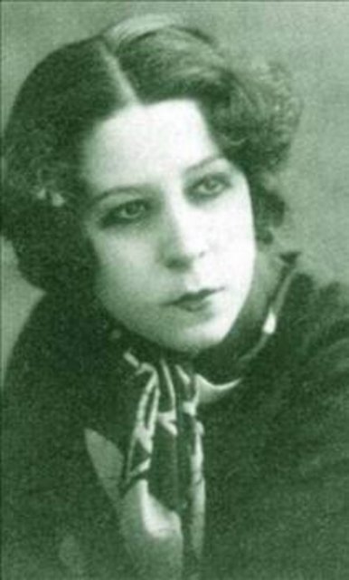 AFİFE JALE -  - Türk tiyatrosunun ilk Türk kadın oyuncusu olan Afife Jale, sanat hayatı boyunca uyuşturucudan kurtulamadı. Evlilik yaşadığı bestekar Selahattin Pınar da kurtaramadı onu. Ve ünlü sanatçı kokain yüzünden öldü (1941).