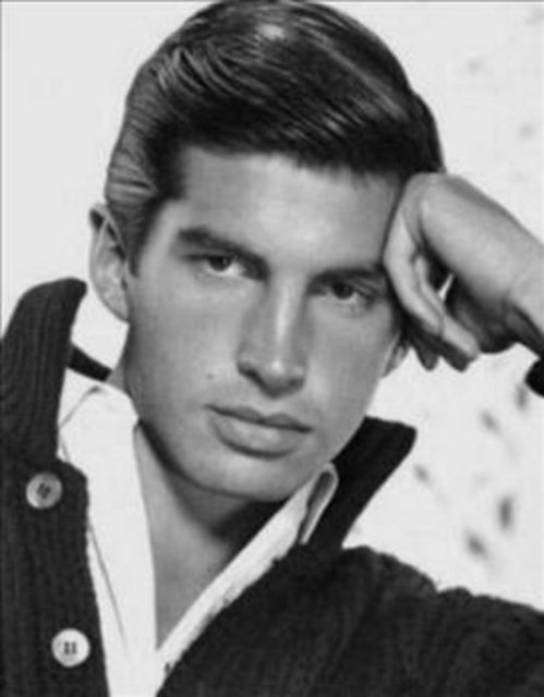 ABD TV'sinde yayınlanan The View adlı programa katılan aktör, hem yeni kitabı Don't Mind If I Do: A Memoir'ı tanıttı hem de hayatının en büyük sırrını ifşa etti.