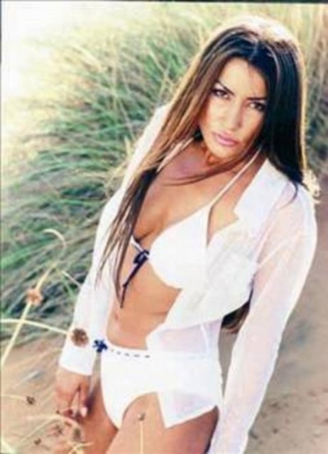 ZÜMRE -  - Gerçek adı Ayşe Sarıkavak olan ünlü dansöz Zümre, kokain kullanmaktan yakalanmıştı. Daha sonra televizyon programına çıkan Zümre, şu açıklamayı yapmıştı: "Arkadaşlarımın kurbanı oldum. Ama bu olaydan sonra eve gidip abdestimi aldım, Yasin-i Şerif okuyup tövbe ettim" (2001).